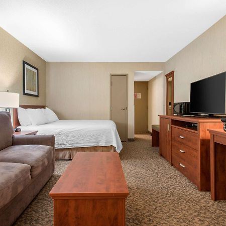 Clarion Hotel&Suites Brandon Exterior foto