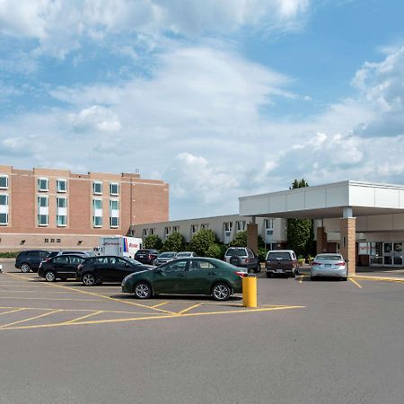 Clarion Hotel&Suites Brandon Exterior foto