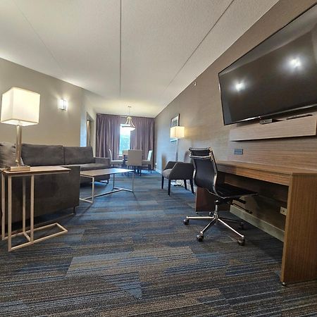Clarion Hotel&Suites Brandon Exterior foto