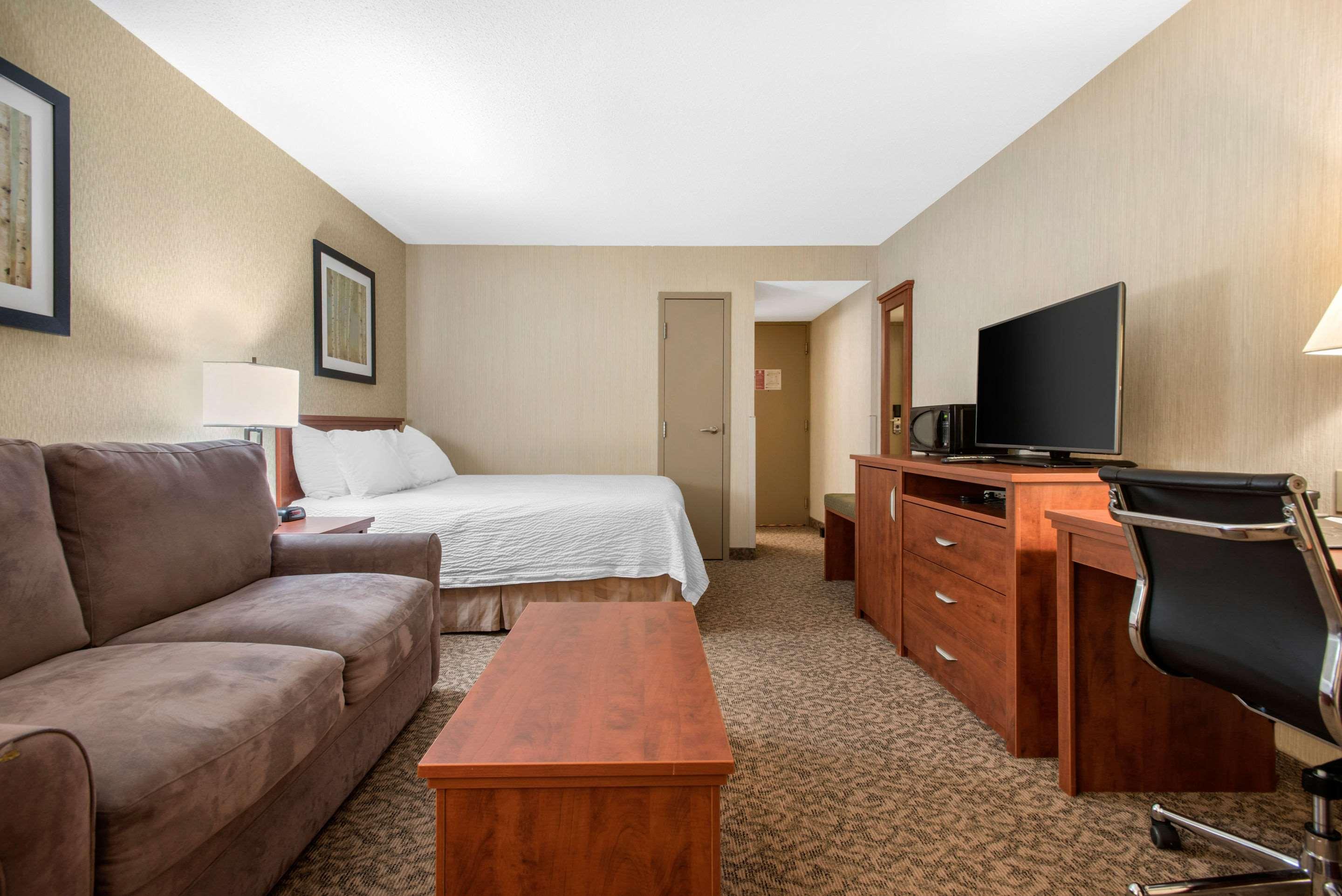 Clarion Hotel&Suites Brandon Exterior foto