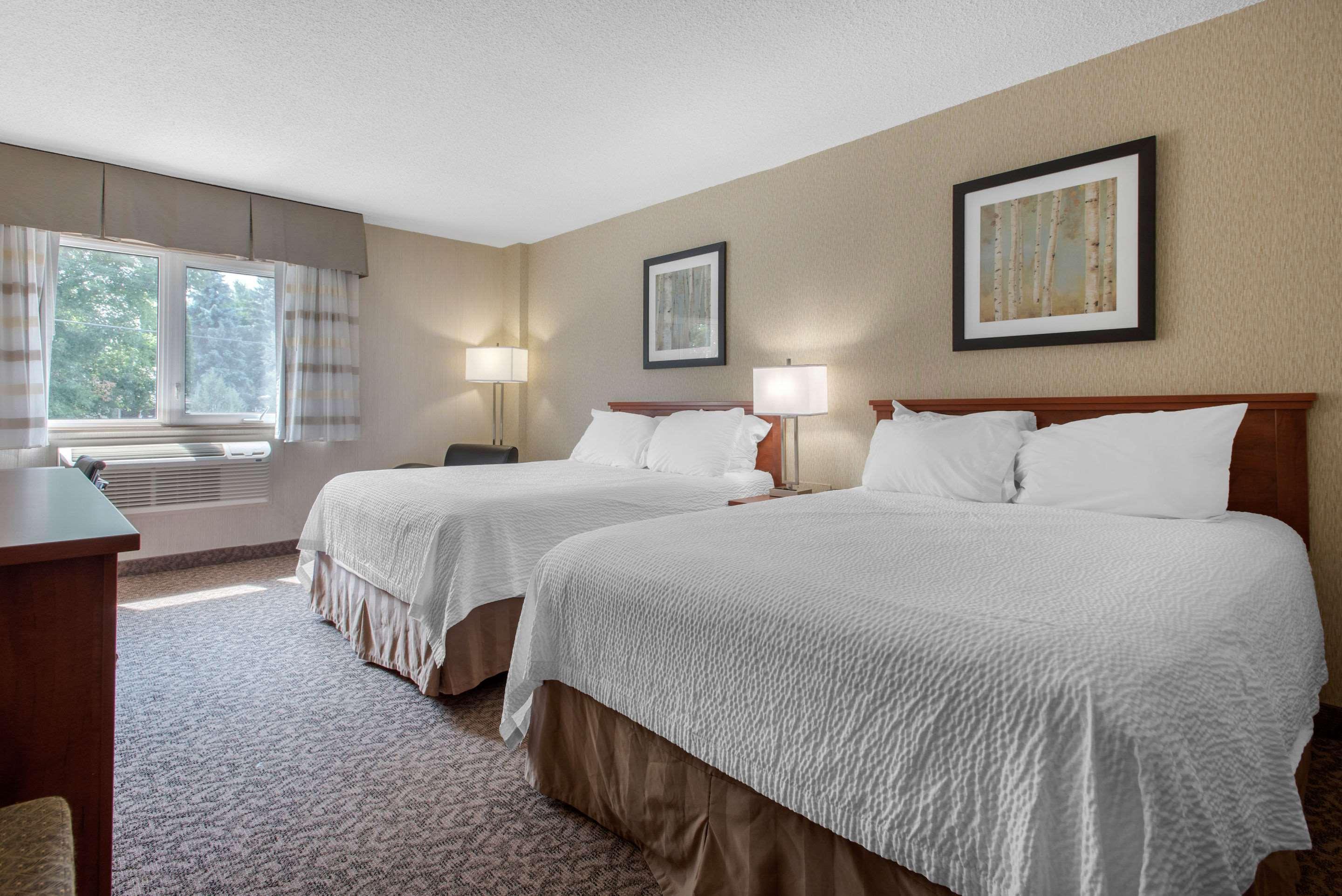 Clarion Hotel&Suites Brandon Exterior foto
