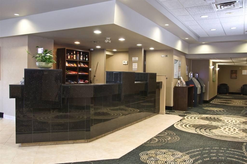 Clarion Hotel&Suites Brandon Exterior foto