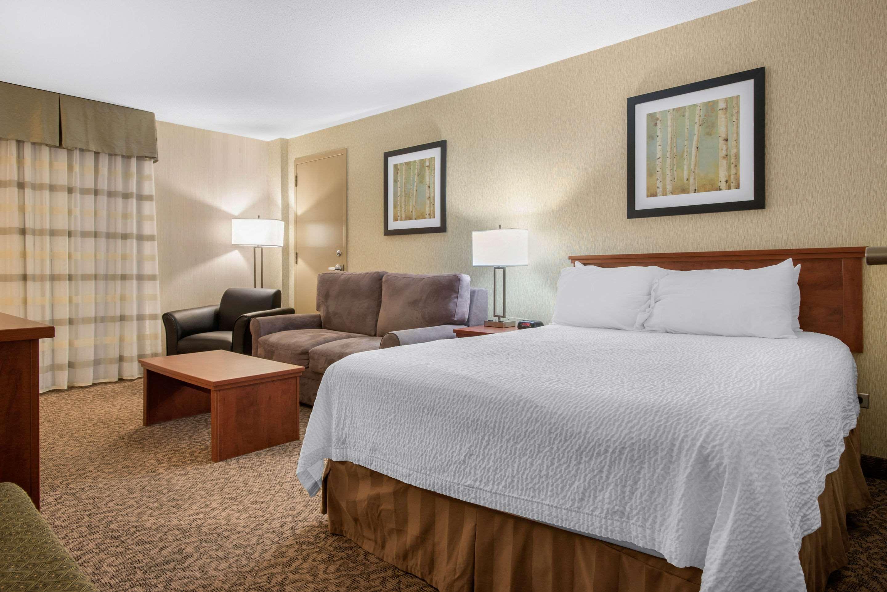 Clarion Hotel&Suites Brandon Exterior foto