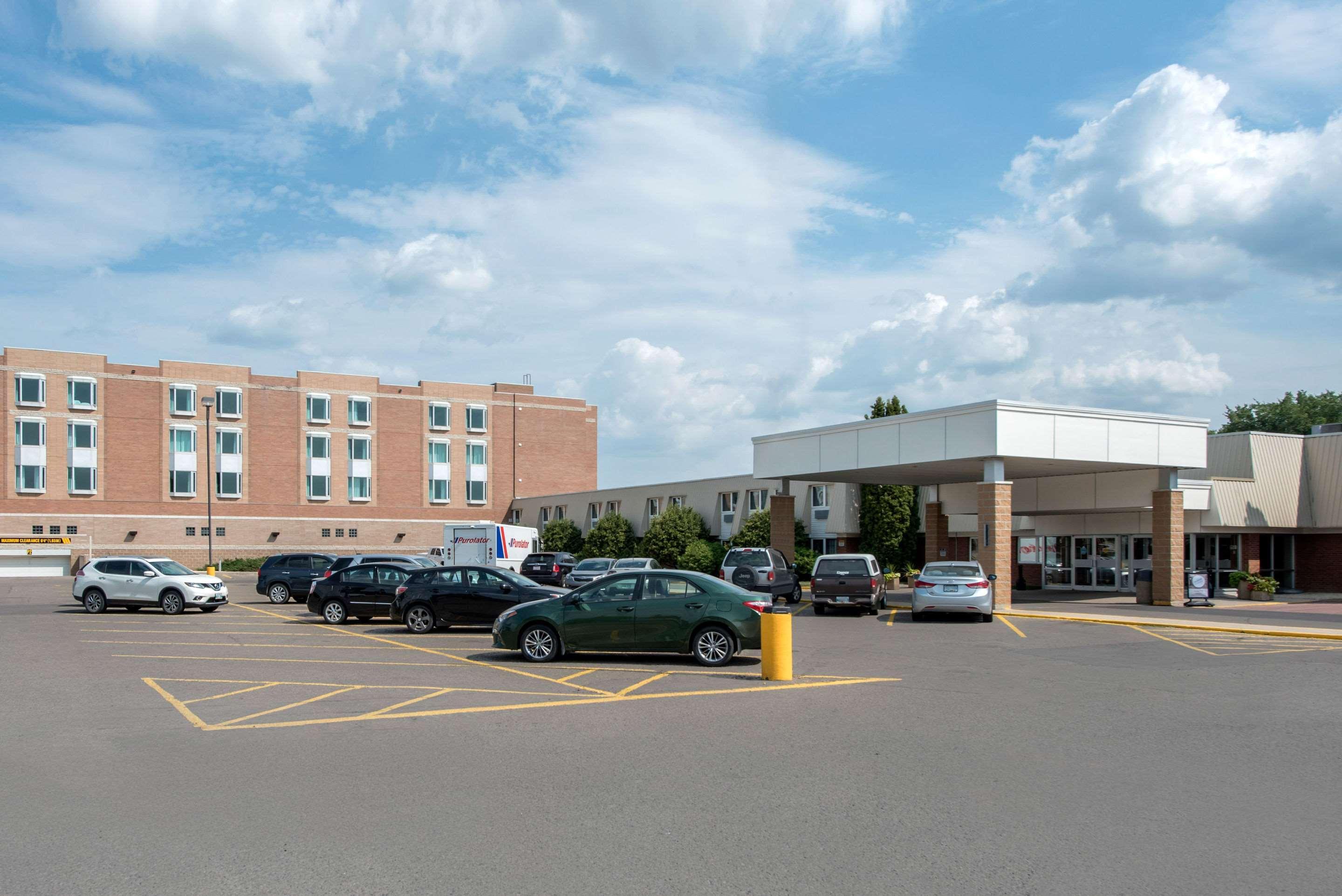 Clarion Hotel&Suites Brandon Exterior foto