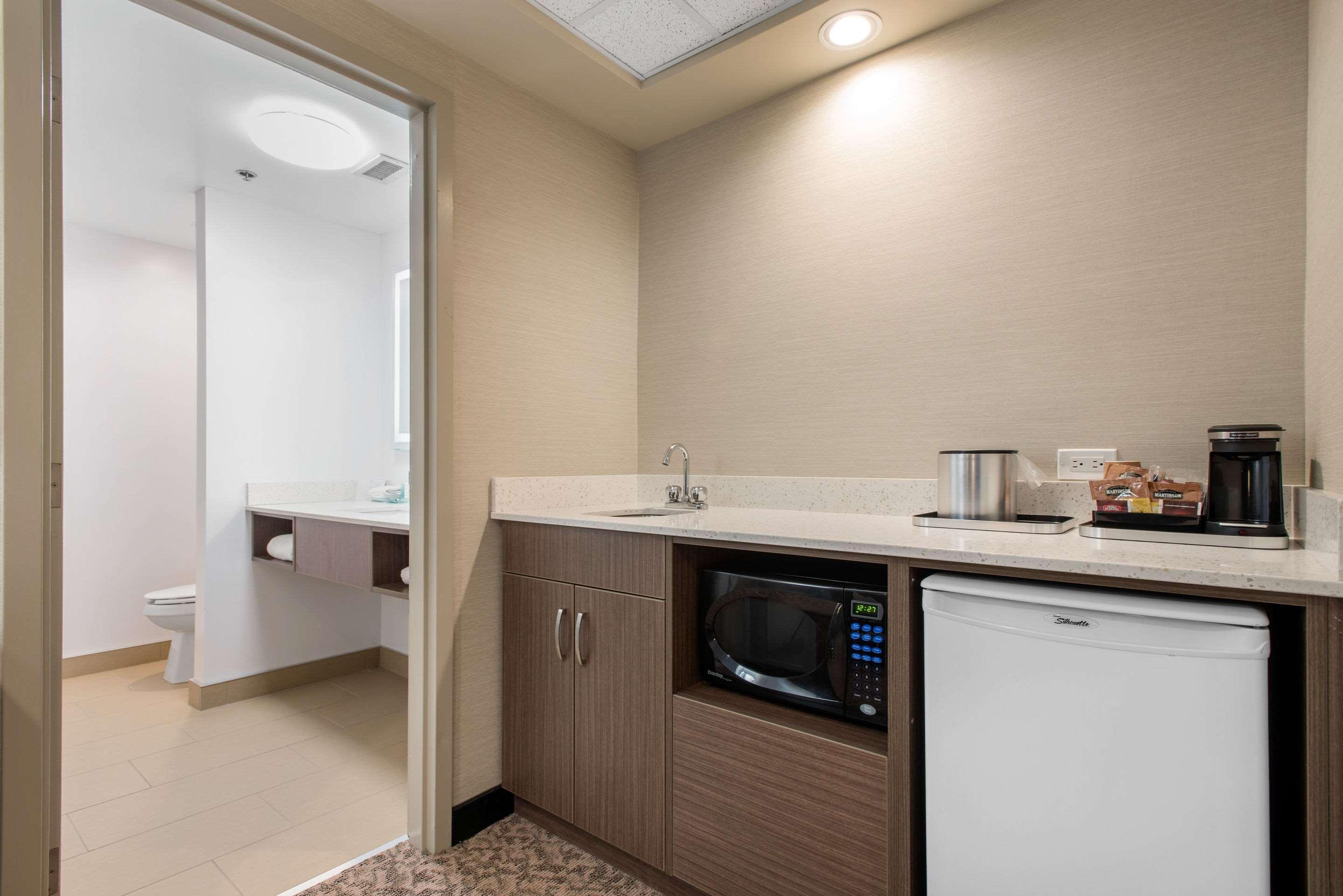 Clarion Hotel&Suites Brandon Exterior foto