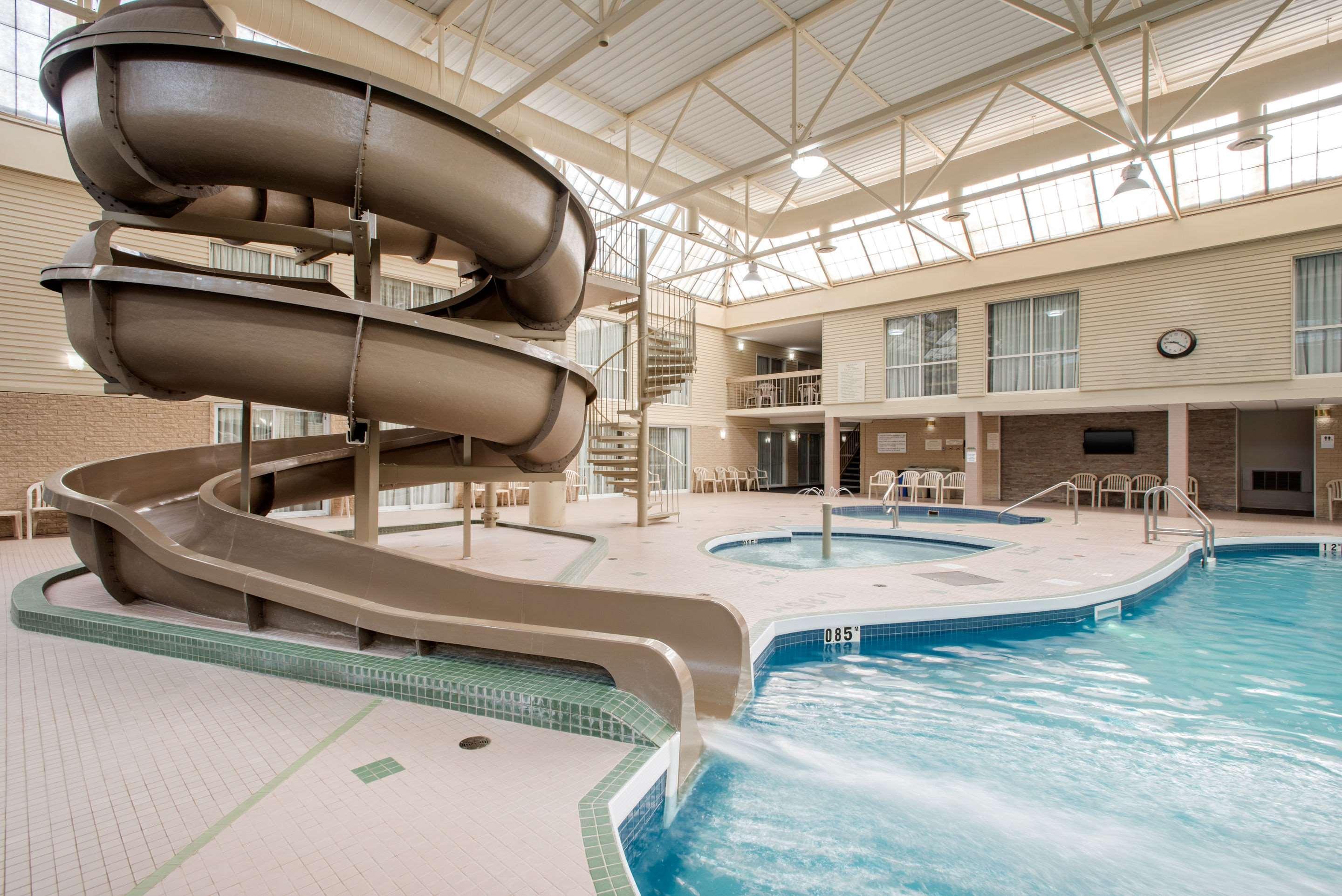 Clarion Hotel&Suites Brandon Exterior foto