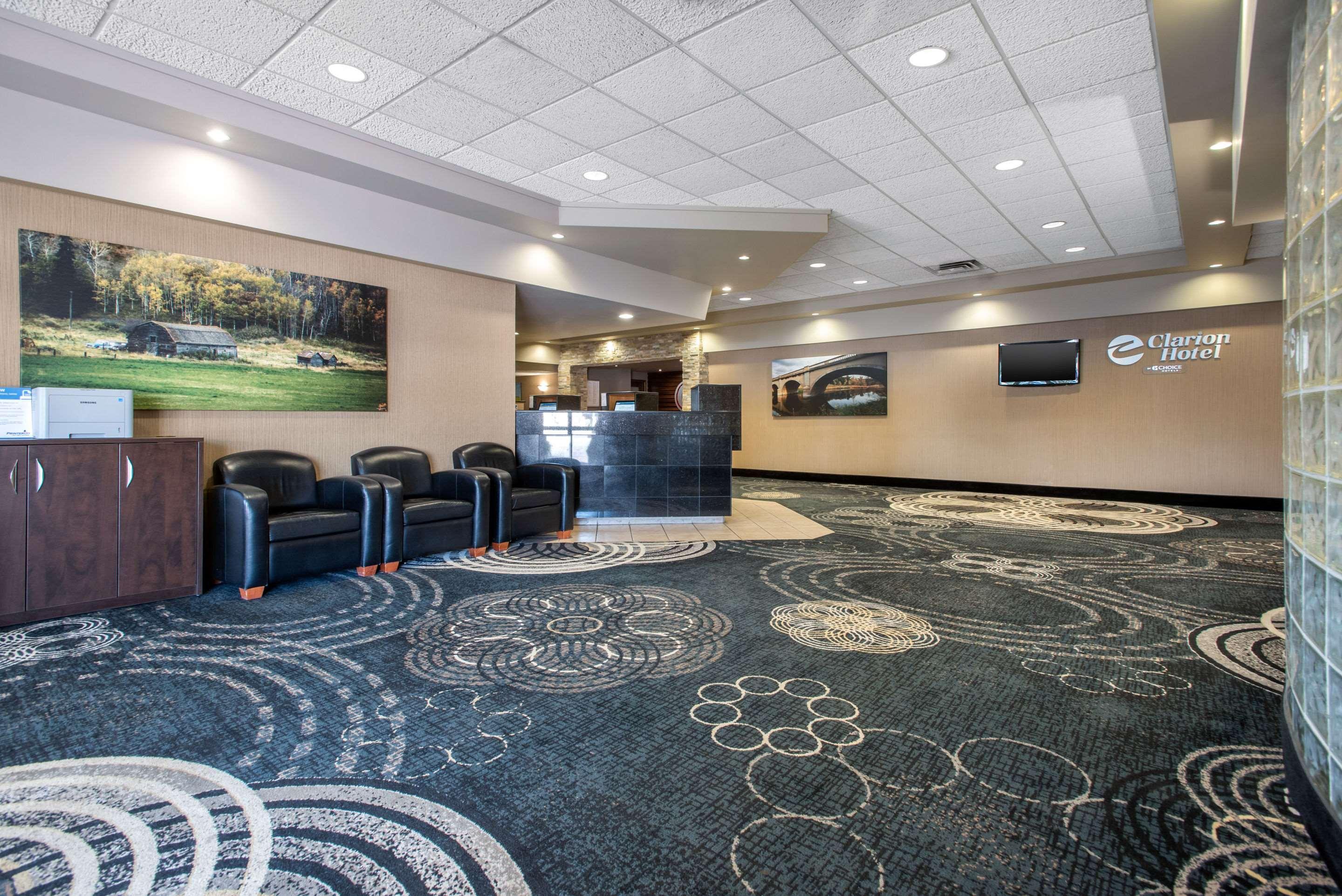 Clarion Hotel&Suites Brandon Exterior foto
