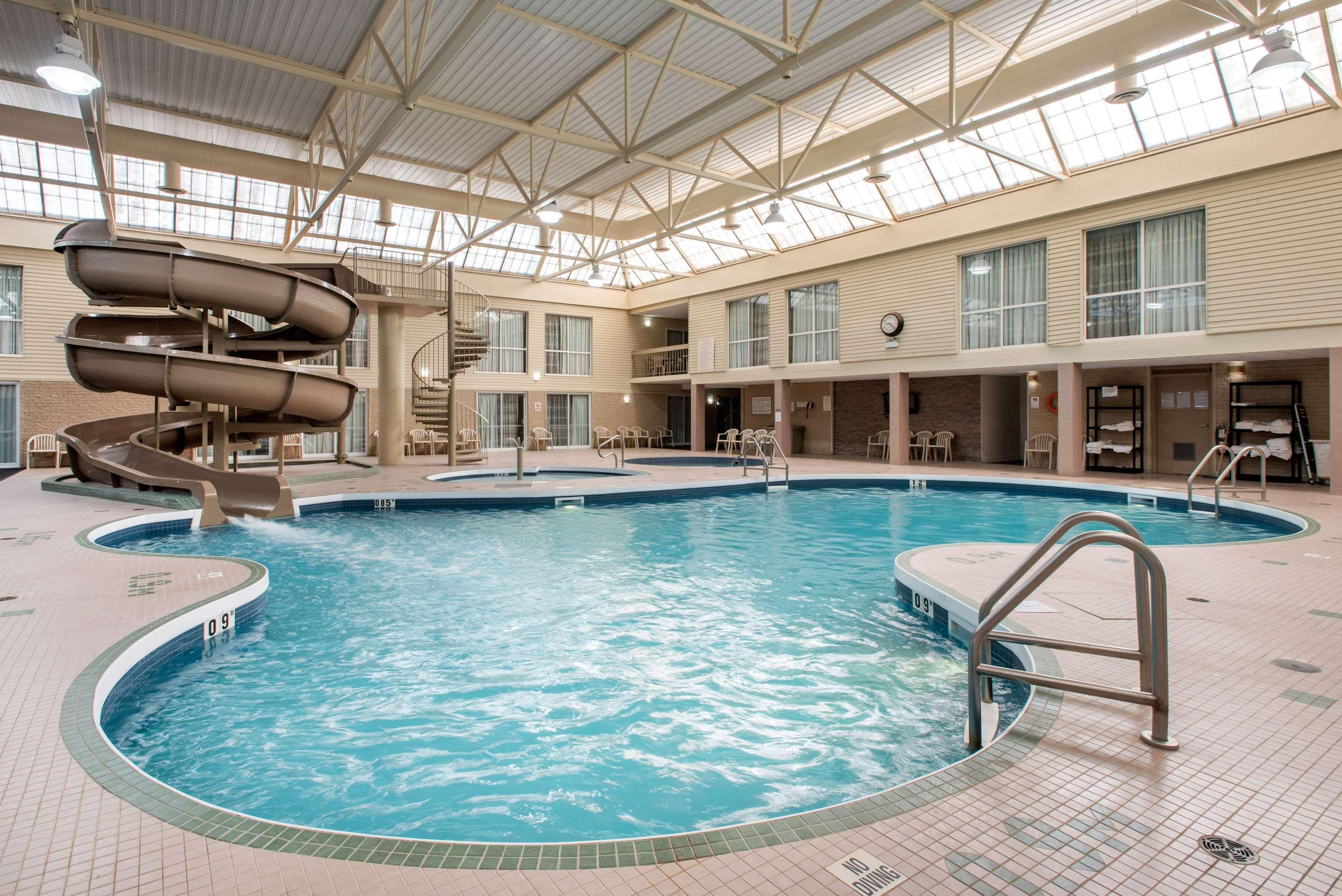 Clarion Hotel&Suites Brandon Exterior foto