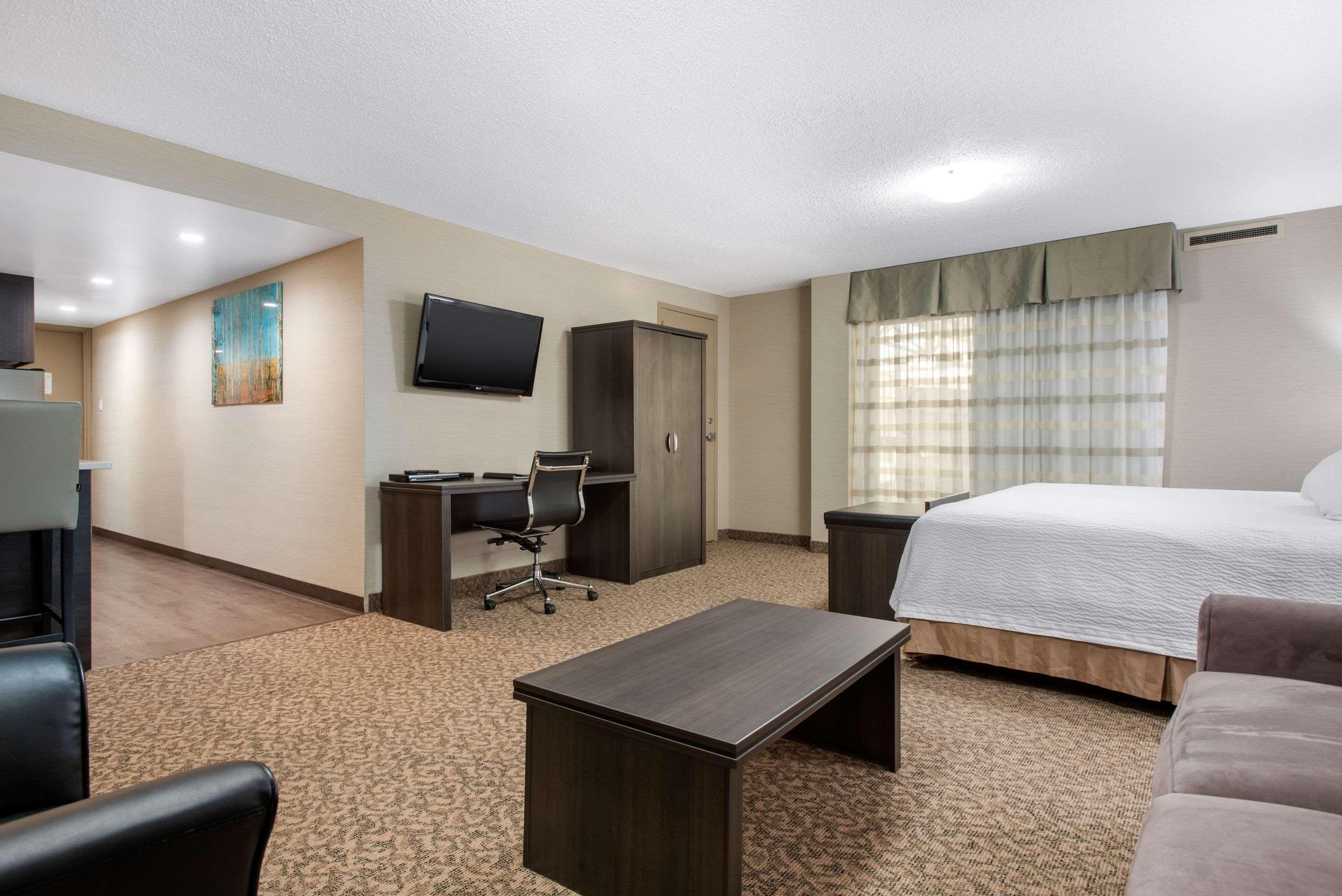 Clarion Hotel&Suites Brandon Exterior foto