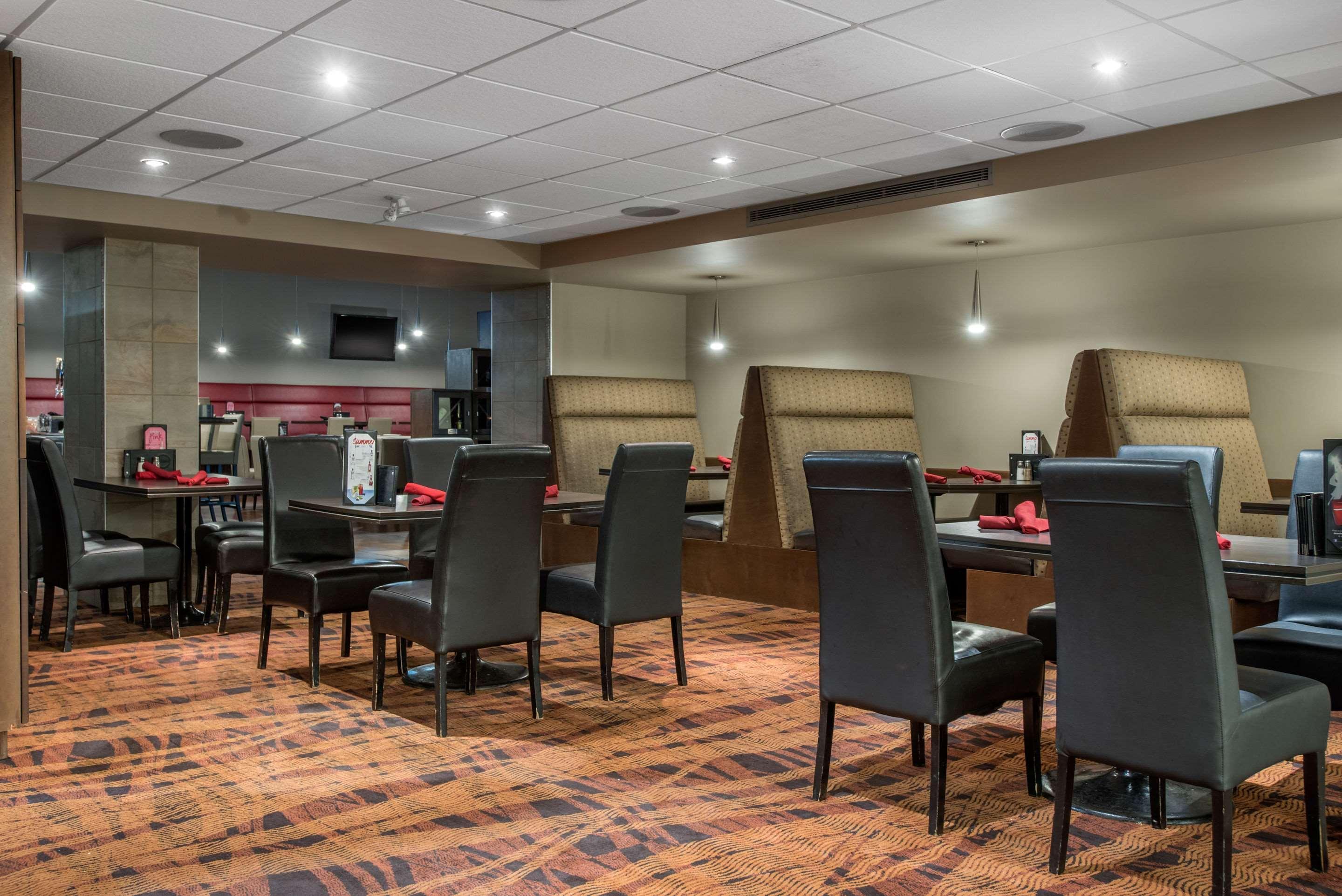 Clarion Hotel&Suites Brandon Exterior foto