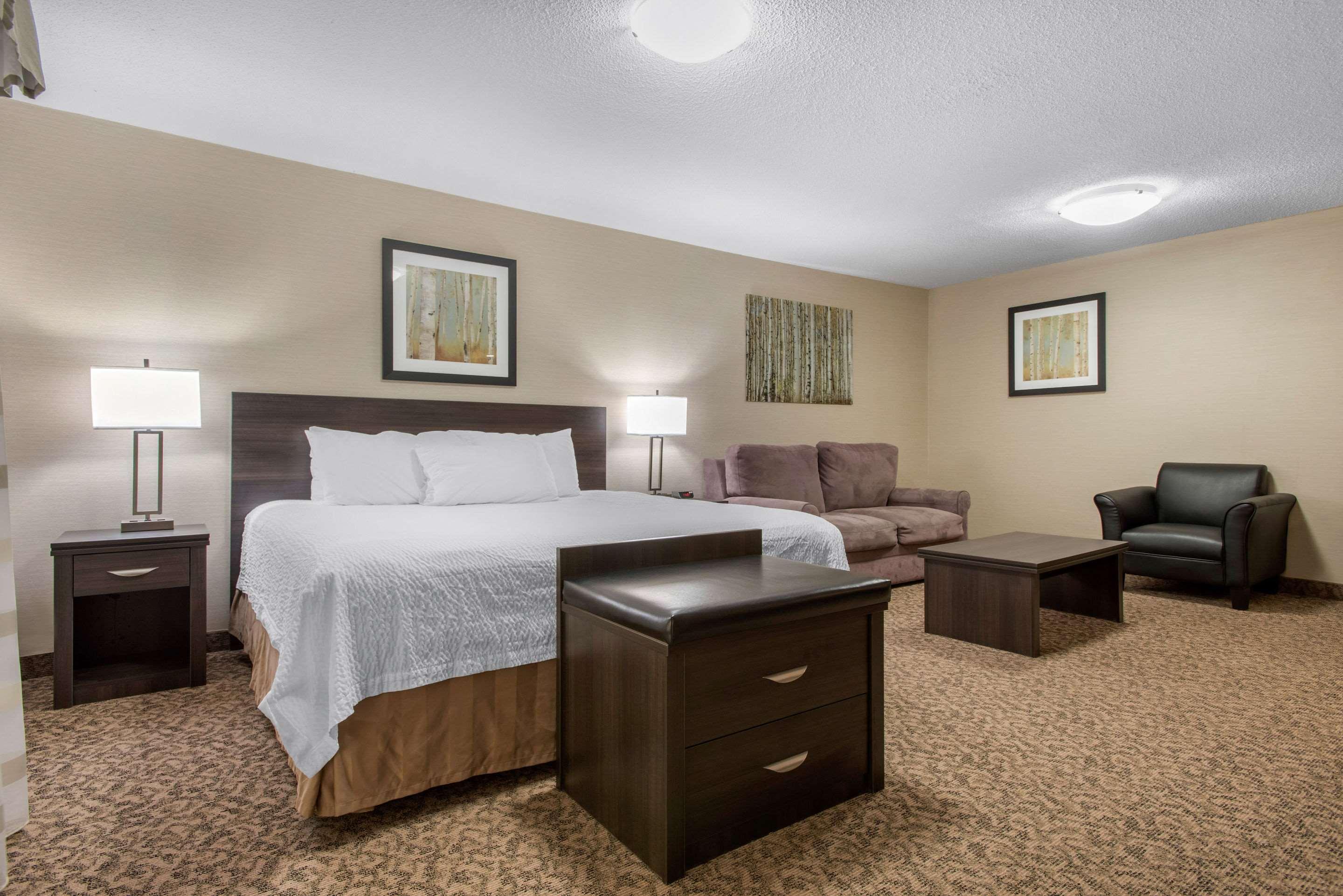 Clarion Hotel&Suites Brandon Exterior foto