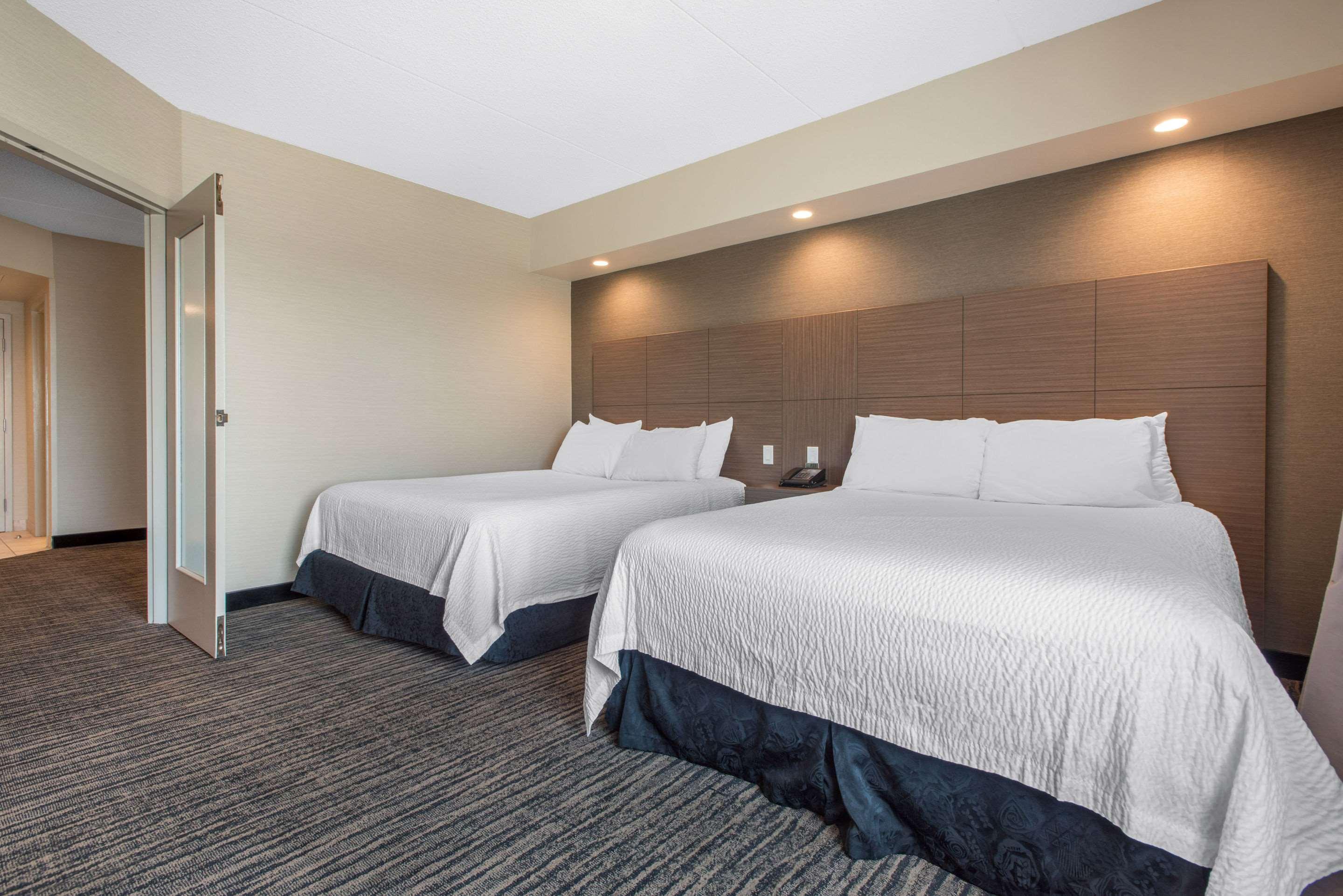 Clarion Hotel&Suites Brandon Exterior foto
