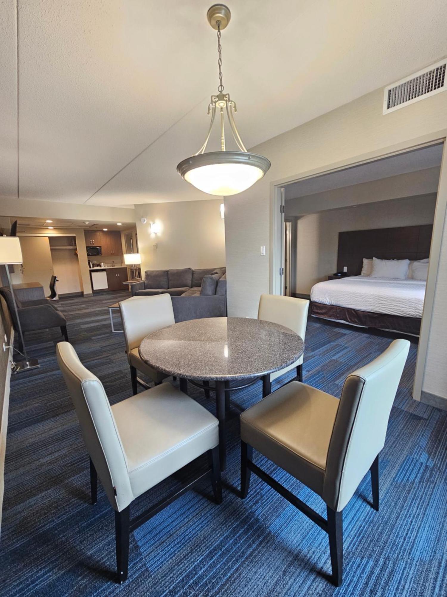 Clarion Hotel&Suites Brandon Exterior foto
