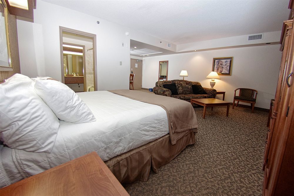 Clarion Hotel&Suites Brandon Exterior foto
