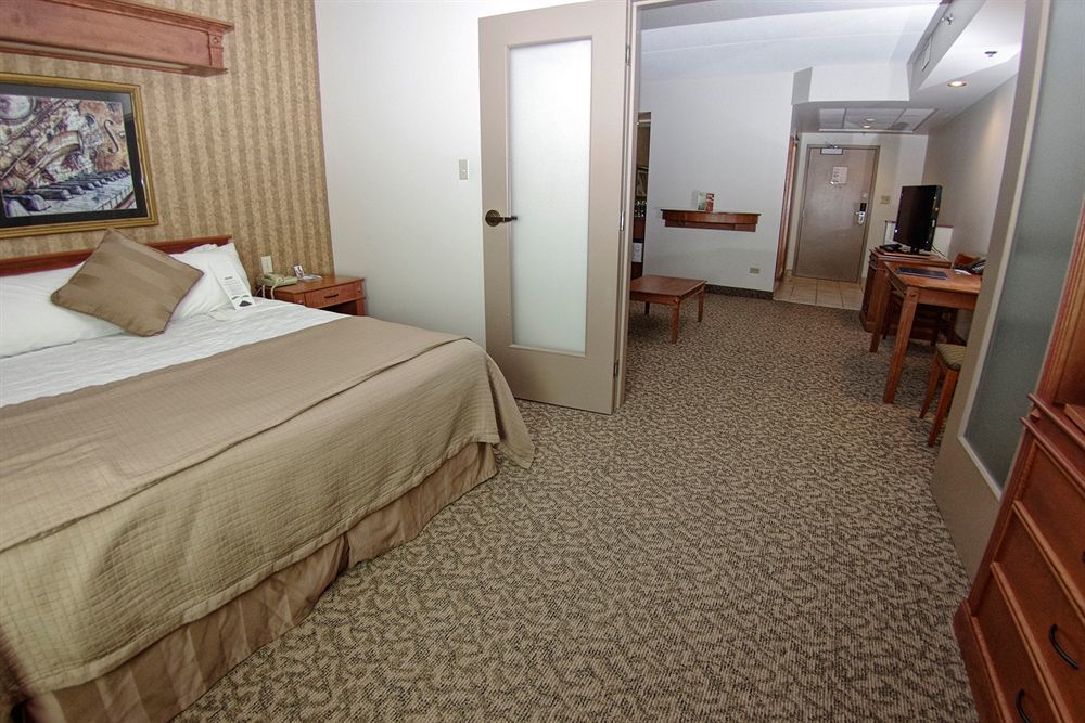 Clarion Hotel&Suites Brandon Exterior foto