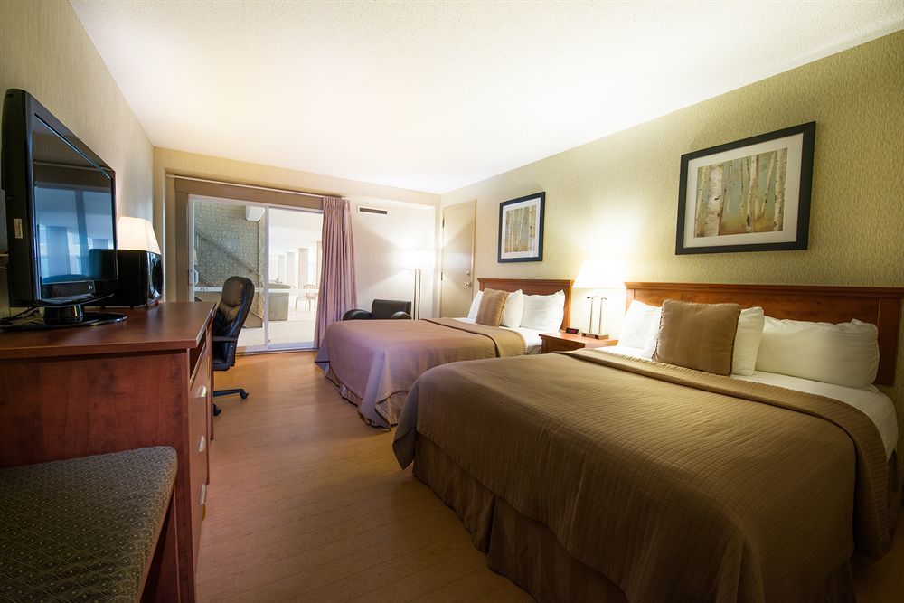 Clarion Hotel&Suites Brandon Exterior foto
