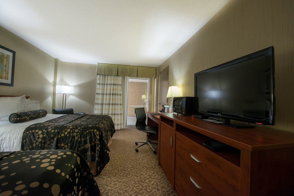 Clarion Hotel&Suites Brandon Exterior foto