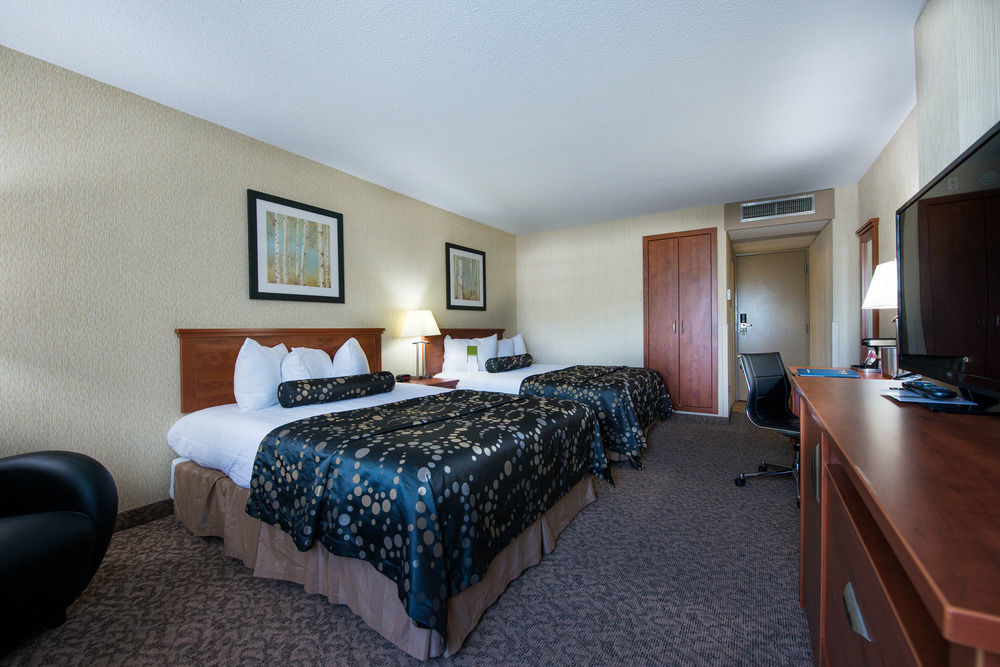 Clarion Hotel&Suites Brandon Exterior foto