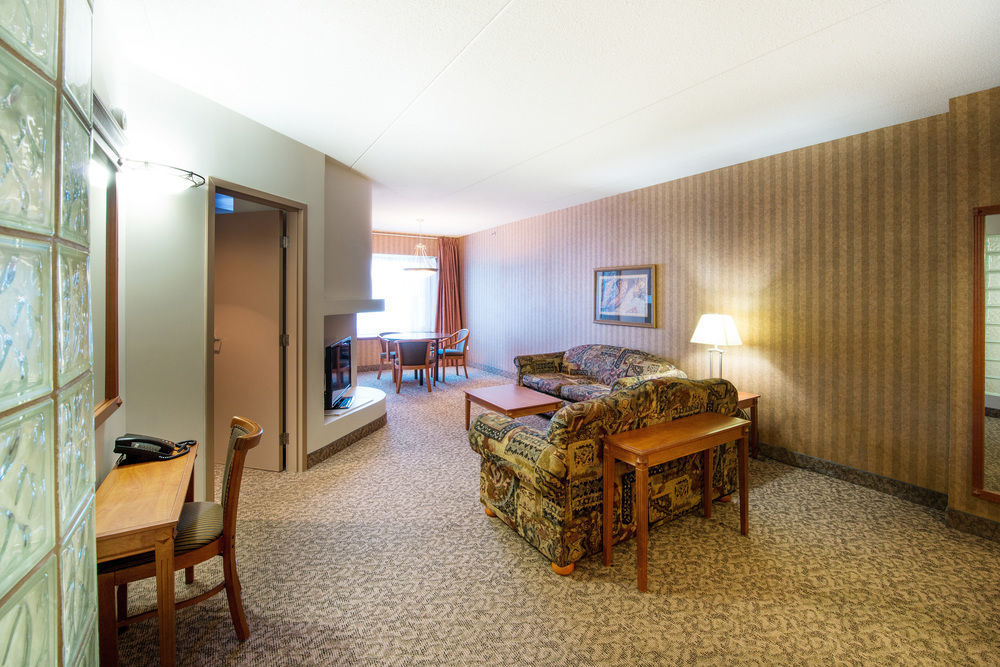 Clarion Hotel&Suites Brandon Exterior foto