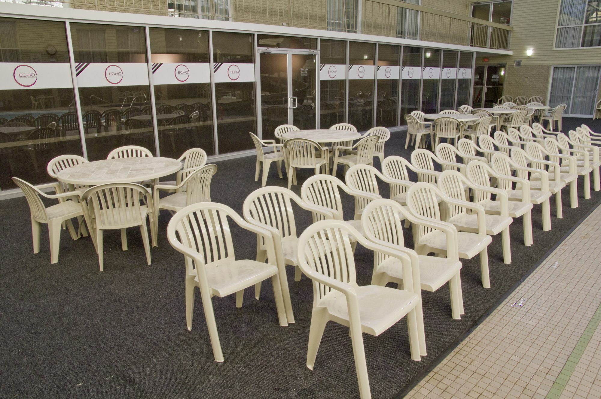 Clarion Hotel&Suites Brandon Exterior foto