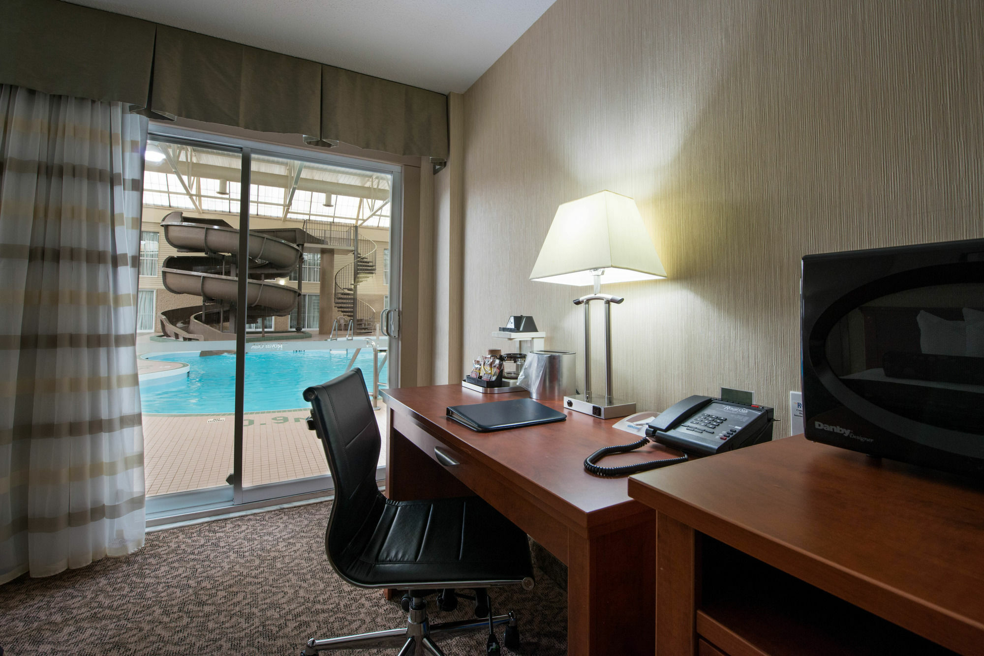 Clarion Hotel&Suites Brandon Exterior foto